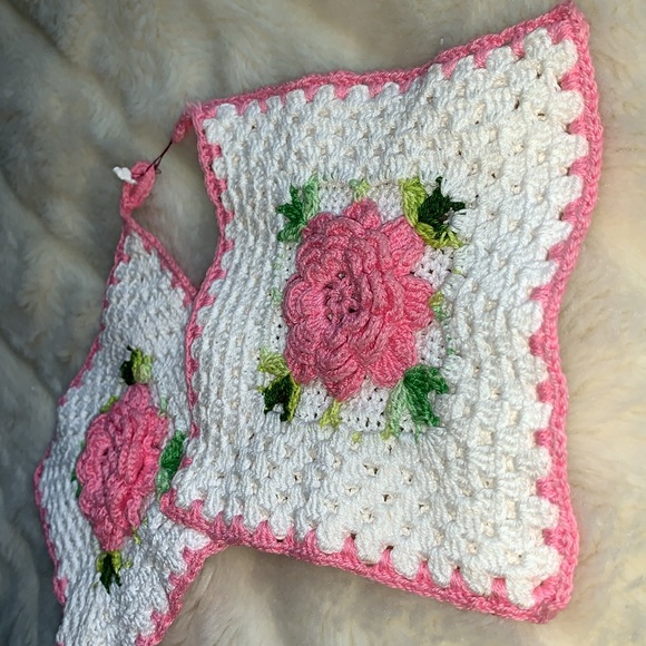 Hand crafted CROCHET 3D pink roses fancy pot holders cottage core - Picture 3 of 9